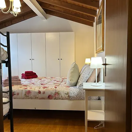 Attico Castelvecchio 公寓 *
