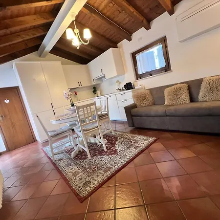 Attico Castelvecchio 公寓 *