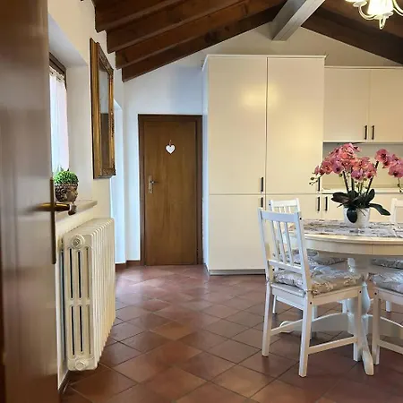 Attico Castelvecchio 아파트 *
