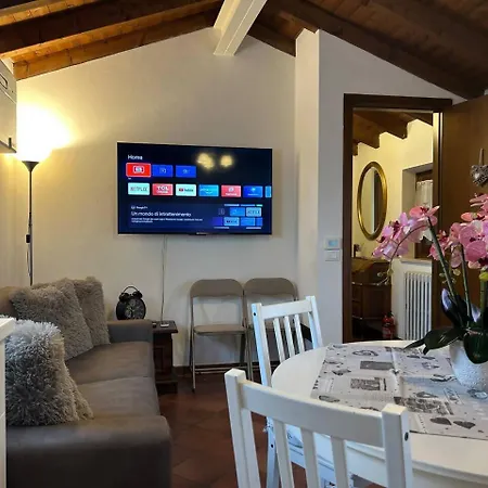 Attico Castelvecchio 아파트 *